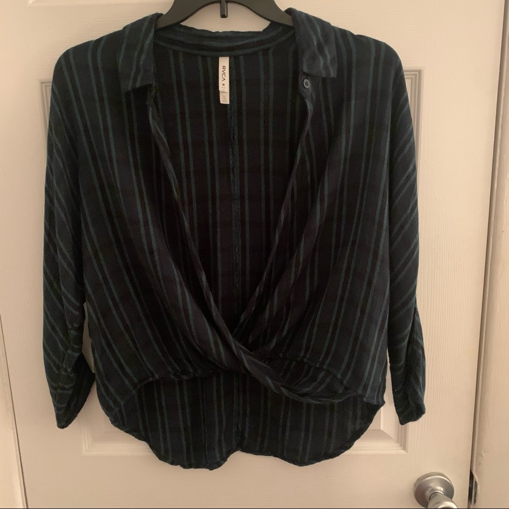GUC RVCA Surplice Plaid Flannel Top!